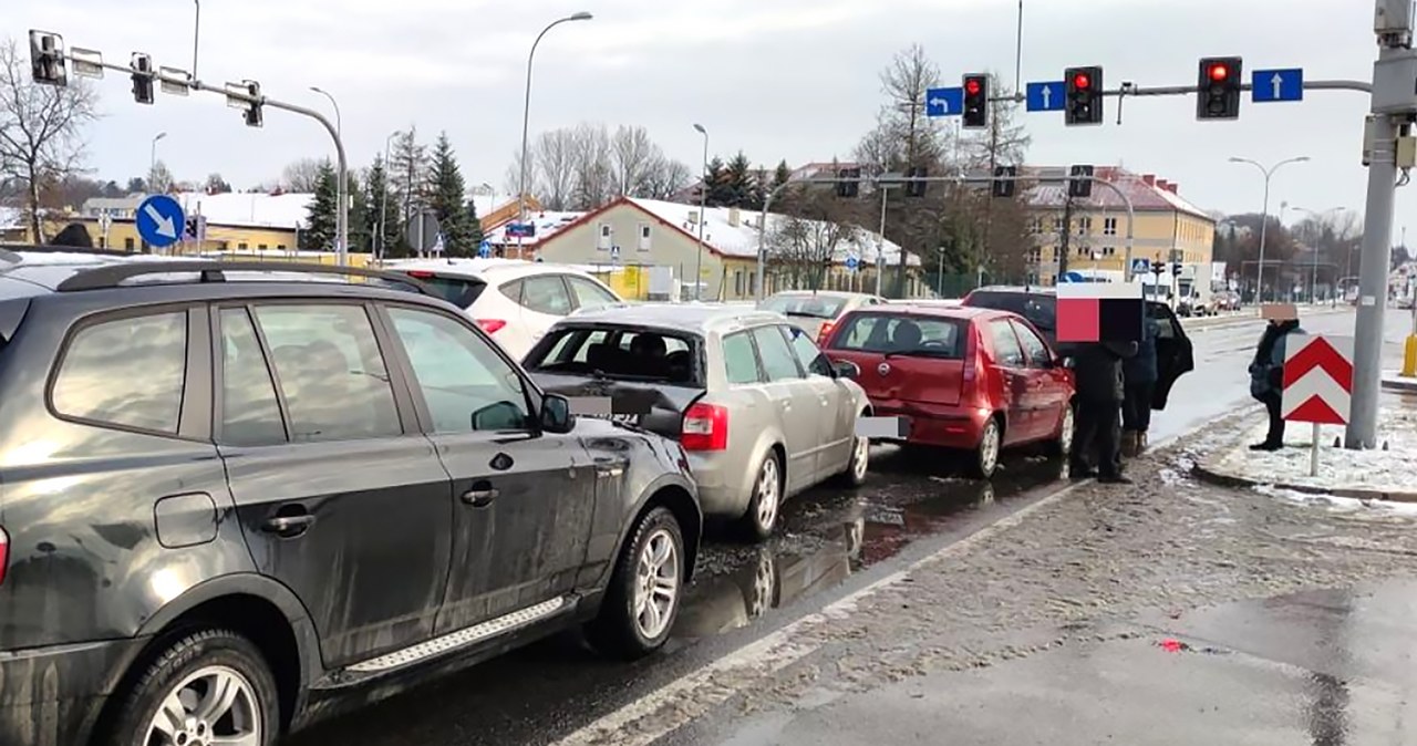 Spowodowała kolizję czterech pojazdów. Chwilę wcześniej zdała egzamin /Policja