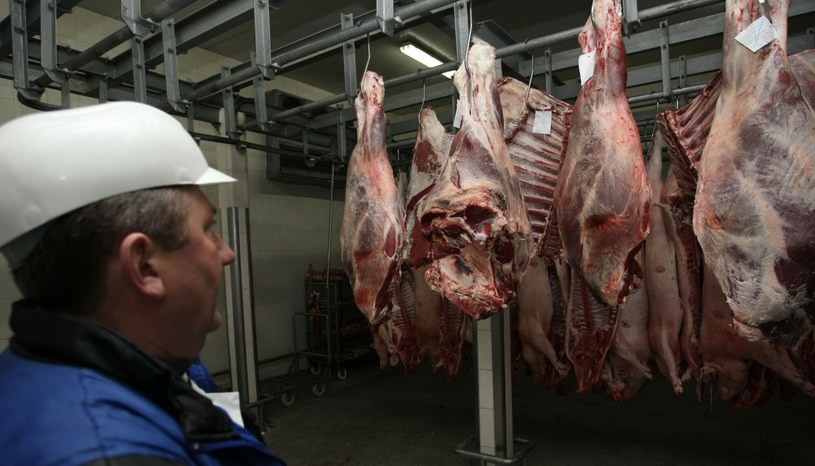 Spożycie czerwonego mięsa wzrosło aż o 120 proc. /Bartosz Krupa/East News /East News