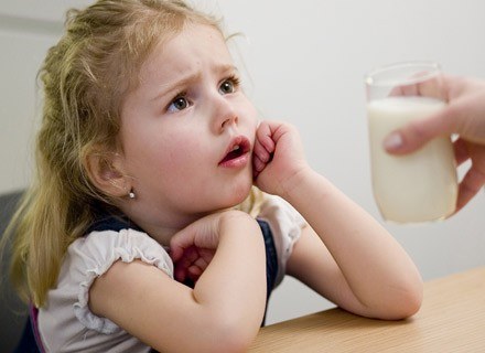 Spożycie tłustego mleka ma wpływ na wagę dziecka