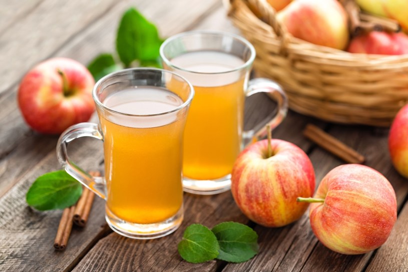 Spożywanie jabłek to jedna z najpopularniejszych domowych metod na zaparcia i wszelkie problemy związane z układem trawiennym /123RF/PICSEL