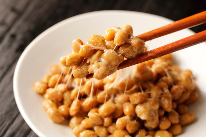 Spożywanie natto powiązano m.in. z mniejszym ryzykiem chorób serca /123RF/PICSEL