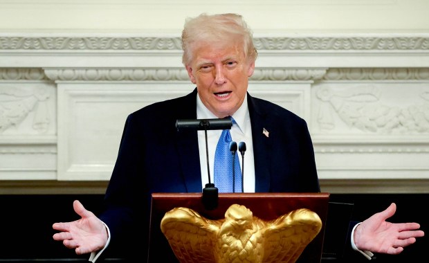 Sprawa luksusowego prezentu dla Trumpa. "Normalna rzecz"