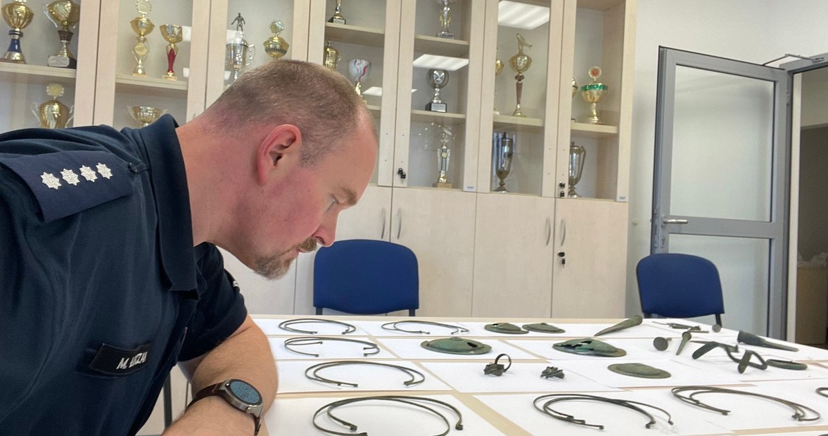 The police and the conservator dealt with the issue of illegal acquisition of the treasure and its damage. /West Pomeranian Police/chódpomorska.policja.gov.pl/ /external material