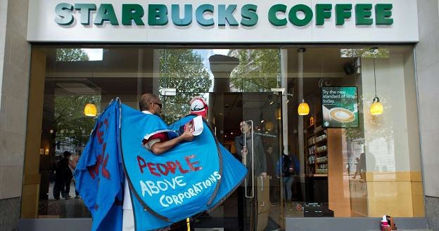 Sprawa unikania płacenia podatków przez Starbucks przyniosła tej firmie negatywny rozgłos /AFP