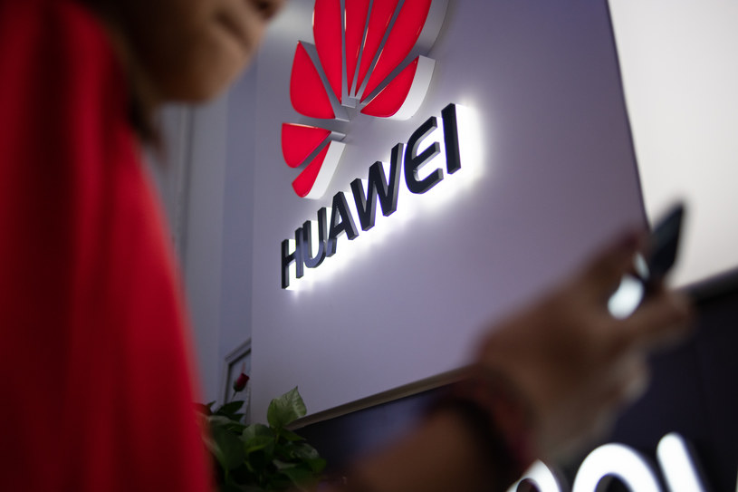 Sprawa zakazu nałożonego na Huawei jest dynamiczna /AFP