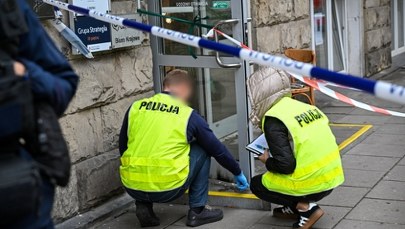 Sprawca ataku na biuro PO zatrzymany. Tusk komentuje