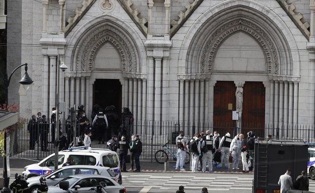 Sprawca bestialskiego ataku w kościele w Nicei to nielegalny imigrant z Tunezji! Przybył do Europy przez Lampedusę