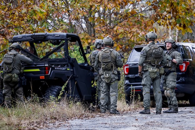 Sprawca strzelaniny w Lewiston w stanie Maine został odnaleziony martwy /CJ GUNTHER /PAP/EPA
