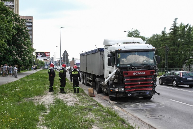 Sprawca wypadku zatrzymał się znacznie dalej /Jan Graczyński /East News