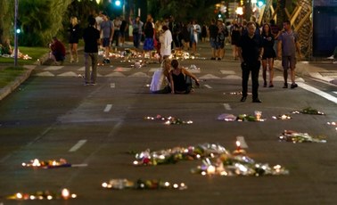 Sprawca zamachu w Nicei wysłał SMS: Przynieś więcej broni. Adresat wiadomości zatrzymany 