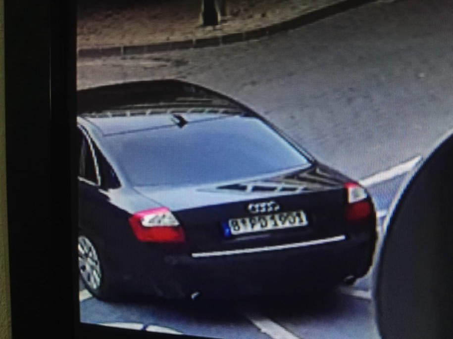 Sprawcy odjechali czarnym audi /Policja