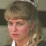 Sprawczyni trzech morderstw na wolności. Karla Homolka skierowała się do szkoły podstawowej