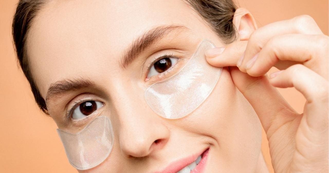 Sprawdź, jak łatwo zrobić żelowe płatki pod oczy i zadbać o skórę za grosze! /Shiny Diamond /pexels.com