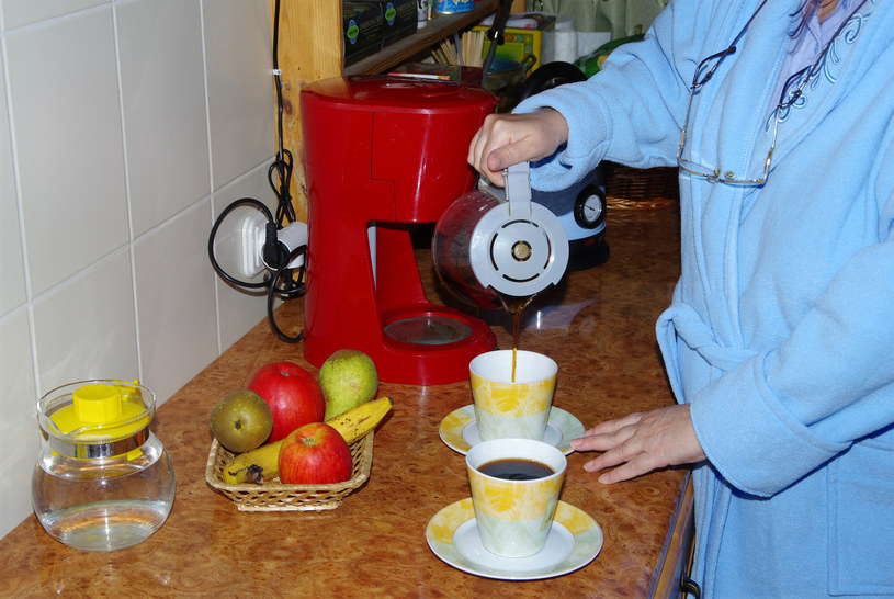Sprawdź, jak sprawić, żeby kawa nie podrażniła twojego żołądka /Marek Bazak /East News
