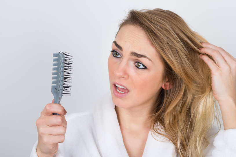 Sprawdź, jak zapobiec wypadaniu włosów. /123RF/PICSEL