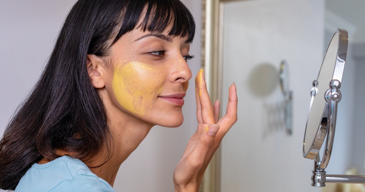 Sprawdź, jak zrobić domowe mikstury na wypryski i zaskórniki /123RF/PICSEL