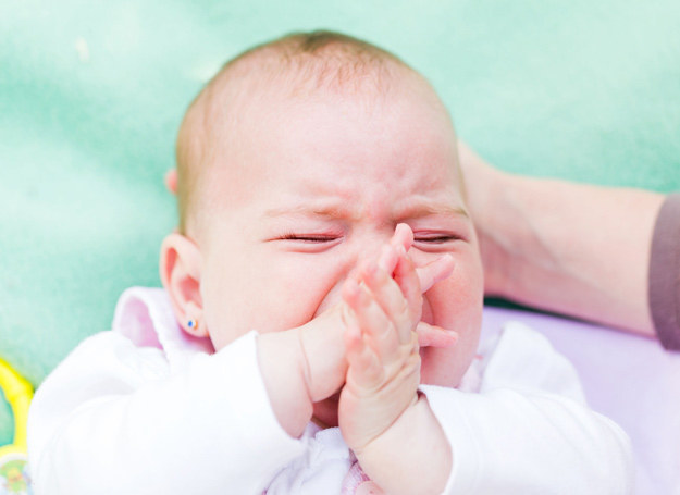 Sprawdź, jakie są najczęstsze objawy ząbkowania, jak szybko ulżyć dziecku oraz pomóc mu odzyskać dobry humor. /123RF/PICSEL