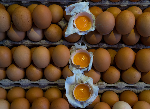 Sprawdź, które jajka są najlepsze. /123RF/PICSEL