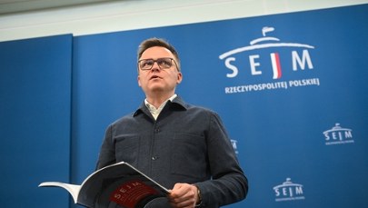 Sprawdzą podpisy Hołowni. Biegli przejęli dokumenty