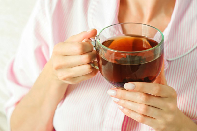 Sprawdzamy, kto nie powinien pić czarnej herbaty /123RF/PICSEL