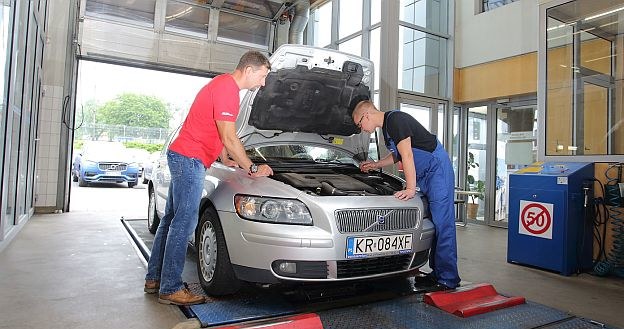 Sprawdzanie auta używanego /Motor