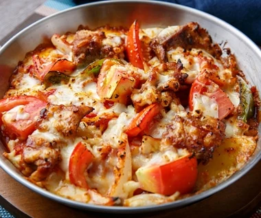 Sprawdziłam resztki w lodówce. Tak powstała przepyszna zapiekanka z tego, co pod ręką