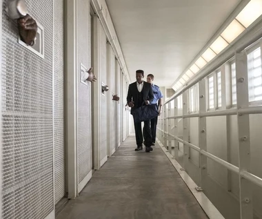 "Sprawiedliwość": Prawo do bycia człowiekiem [recenzja]