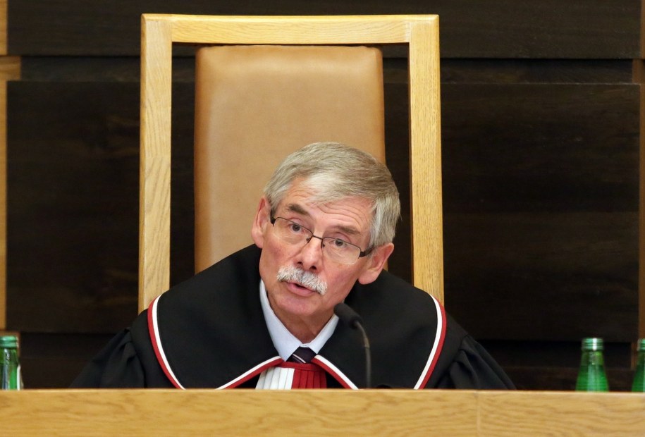Sprawozdawca, śędzia TK Zbigniew Cieślak podczas rozprawy /Leszek Szymański /PAP
