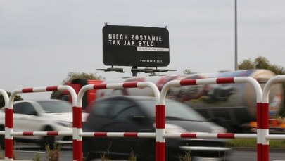 Sprinterskie popisy w Sejmie. Ministrowie jak ognia unikają pytań o Polską Fundację Narodową