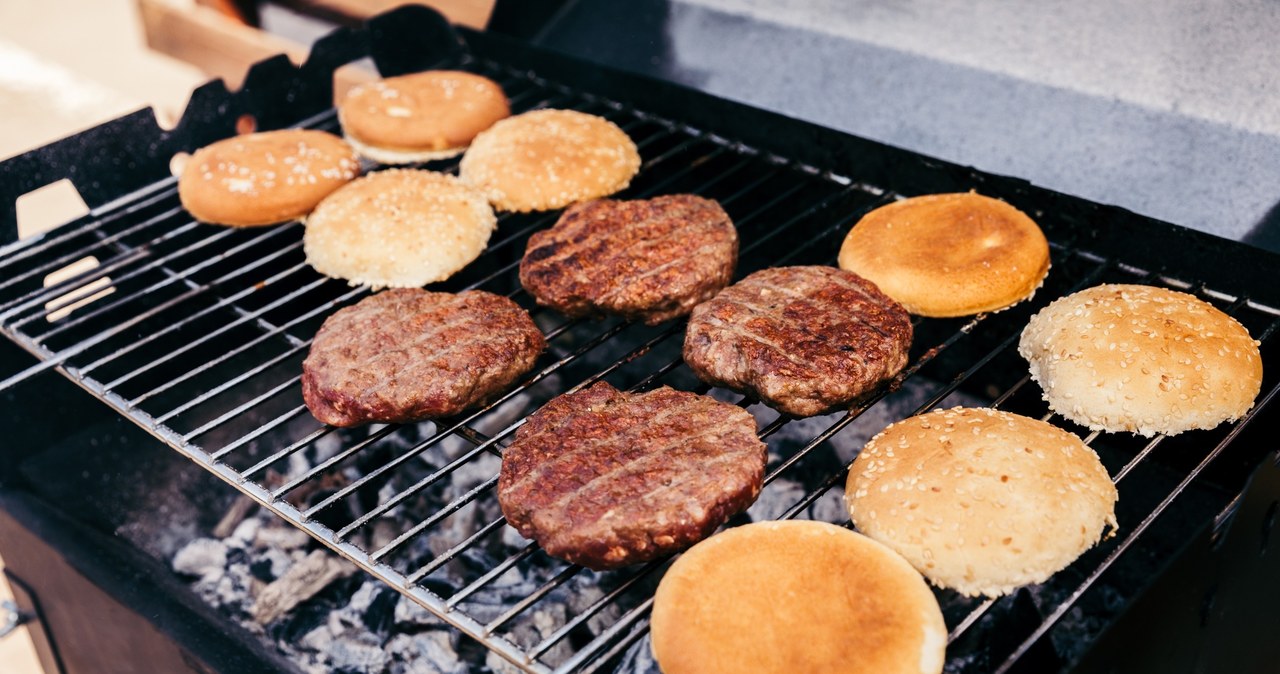 Spróbuj amerykańskiego barbecue, czy hamburgerów z grilla /123RF/PICSEL