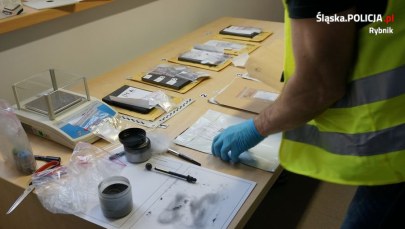 Sprowadzali je z Chin, zarabiali na nich miliony. Dilerzy dopalaczy aresztowani