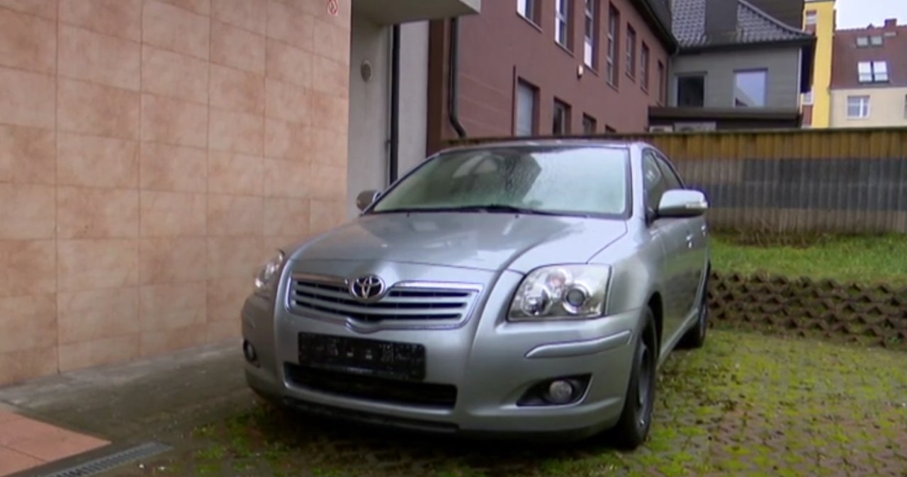 Sprowadzona Toyota Avensis od roku stoi bez możliwości rejestracji /INTERIA.PL