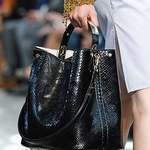 Sprzątaczce Gazpromu skradziono torebkę Diora wartą... cztery tysiące dolarów (albo 26 tys.)
