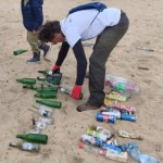 Sprzątają plaże nad Bałtykiem w Polsce. Oto jaki efekt dał system kaucyjny