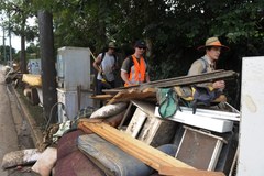 Sprzątanie Australii po powodzi