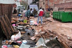 Sprzątanie miejsca katastrofy budowlanej w Świebodzicach