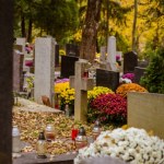 Sprzedają rodzinne grobowce. "W uroczym miejscu, wyłożony kostką"