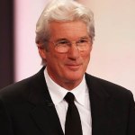 Sprzedaje gitary za milion dolarów