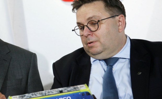 Sprzedał i kupił. Zamieszanie z akcjami PKP Cargo, wkracza KNF