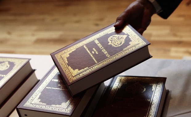 Sprzedawali Koran, a zyski przekazywali Państwu Islamskiemu. 3 osoby aresztowane