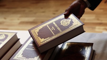 Sprzedawali Koran, a zyski przekazywali Państwu Islamskiemu. 3 osoby aresztowane