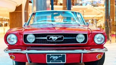 "Sprzedawali" zabytkowe auta. Oszustwa za 17 mln złotych