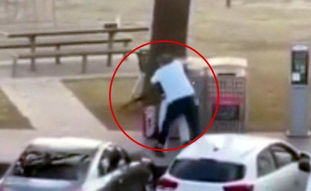 Sprzedawca bohaterem. Miliarder nagrodził mężczyznę, który rozbroił terrorystę w Australii