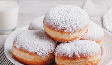 Sprzedawcy nie chcą żebyś znał ten trik. Po tym poznasz najlepszego pączka w cukierni