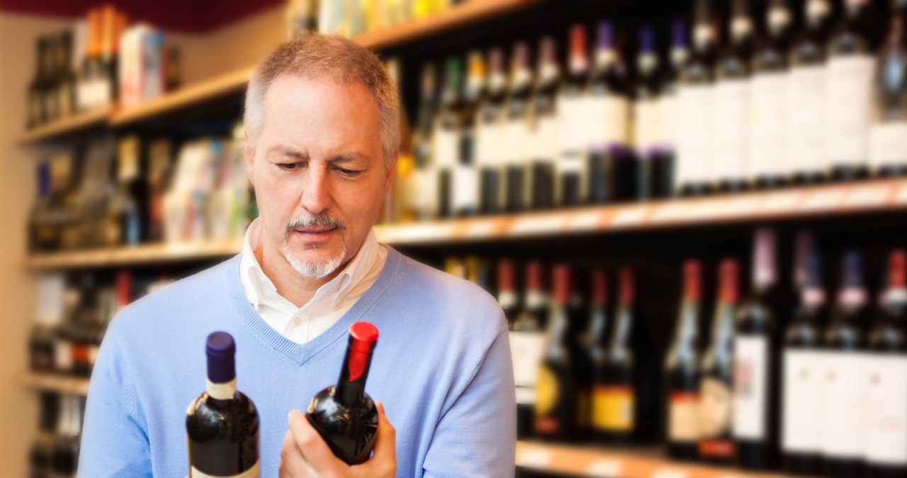 Sprzedaż alkoholu w sklepach - nadal nie wszystko w zgodzie z prawem /123RF/PICSEL