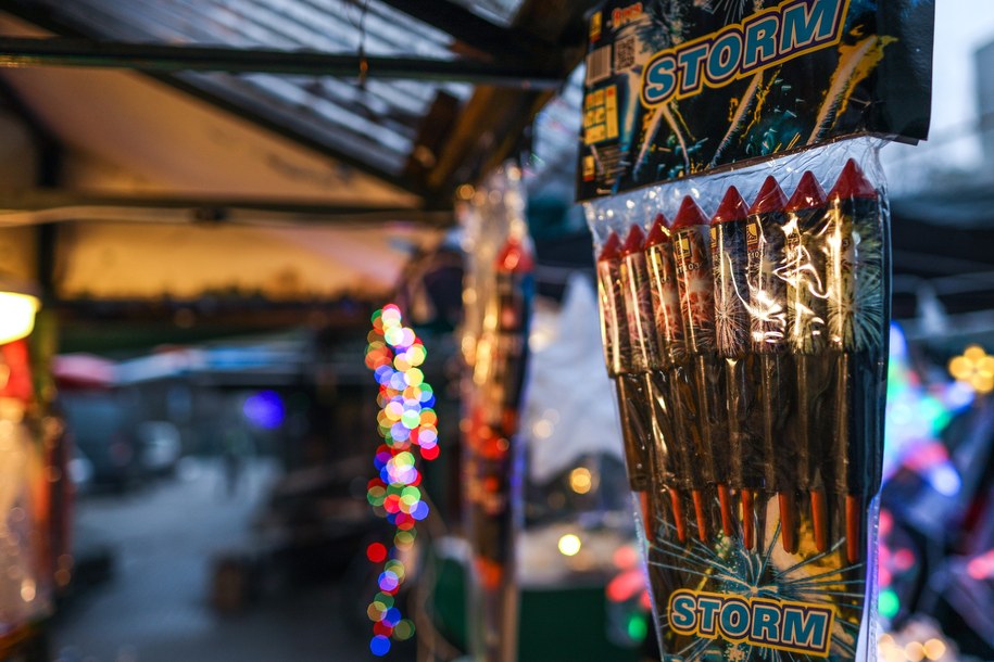 Sprzedaż fajerwerków w jednym z punktów w Krakowie /Art Service /PAP