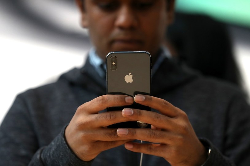 Sprzedaż iPhone'ów w Europie spada /AFP