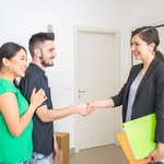Sprzedaż mieszkań z podzielonego domu podlega VAT