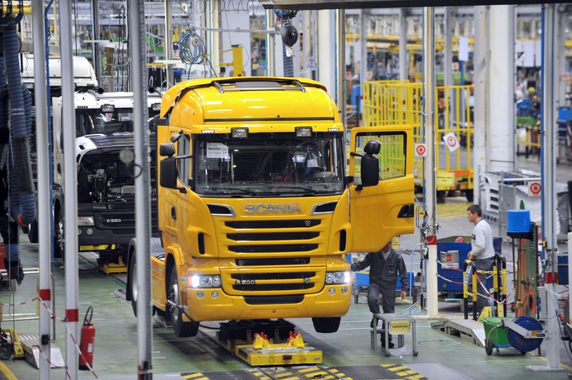 Sprzedaż samochodów ciężarowych szybko rośnie /AFP