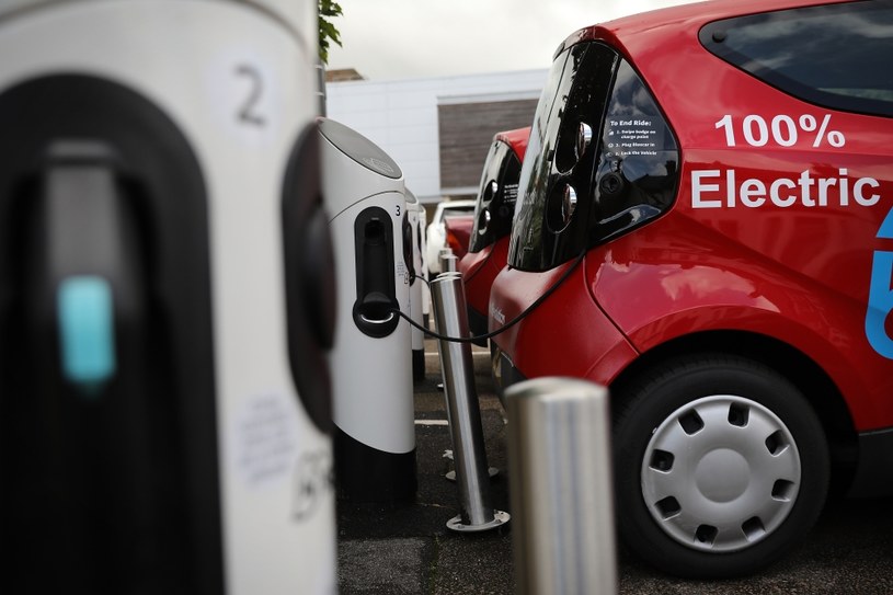 Sprzedaż samochodów elektrycznych pozostaje na śladowym poziomie /Getty Images